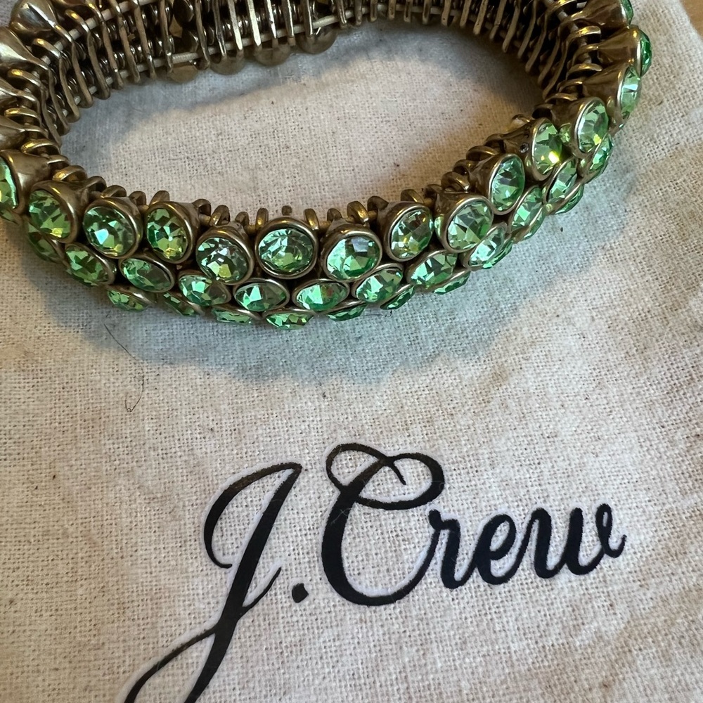 NWOT green and gold stretch sparkle bracelet. - Picture 2 of 3
